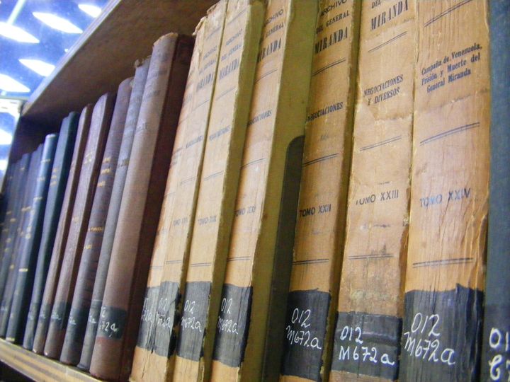 biblioteca 008 copy.jpg